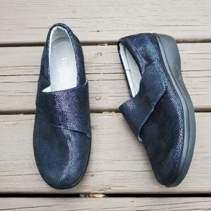 Alegria Lauryn Cosmos Iridescent Metallic Blue Purple Slip-on Clogs 40